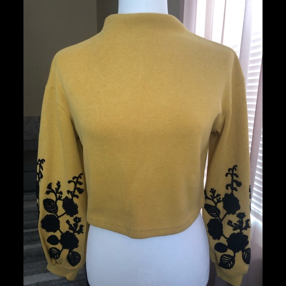 Cropped sweater - Picture 1 of 3